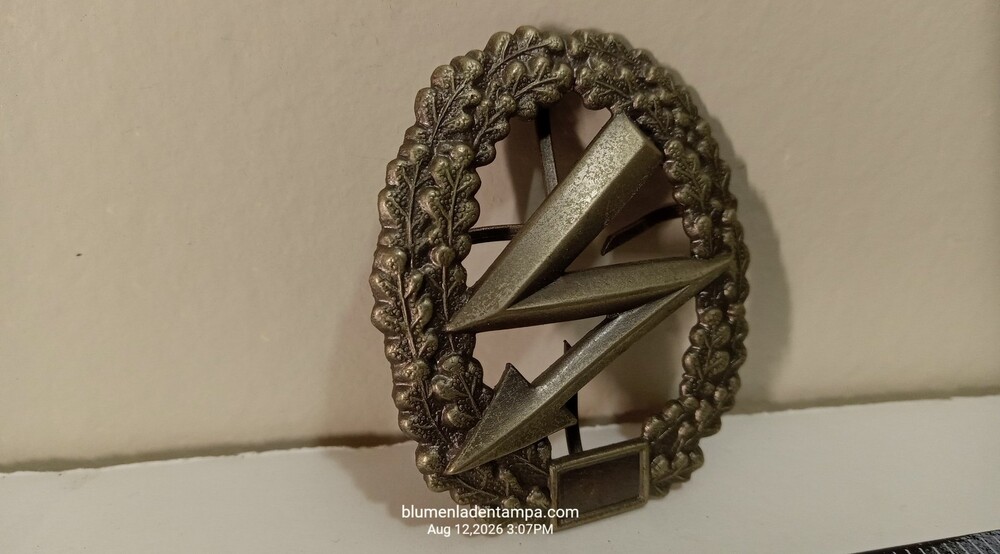 Vintage German Metal Signal Corps Lightning Bolt Oak Leaf Wreath Beret Badge